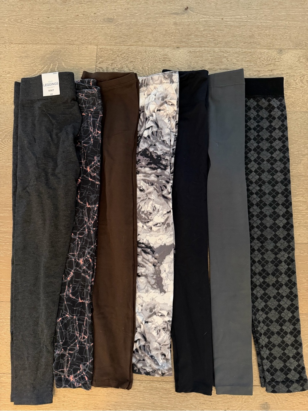 Lot of 7 Women’s Knit Grey Black Brown Floral Leggings Hue Size Small